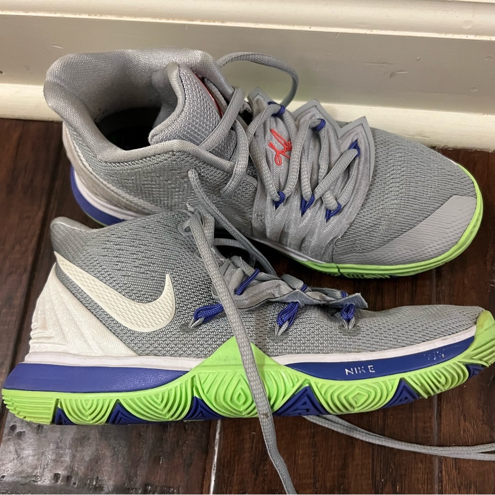 Kyrie Basketball Shoes big kids size 4Y